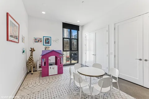 $2,999,999 | 900 West Washington Boulevard, Unit 202, Chicago, IL 60607