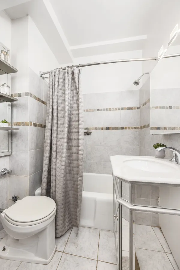 $650,000 | 116 West 72nd Street, Unit 11B | Upper West Side