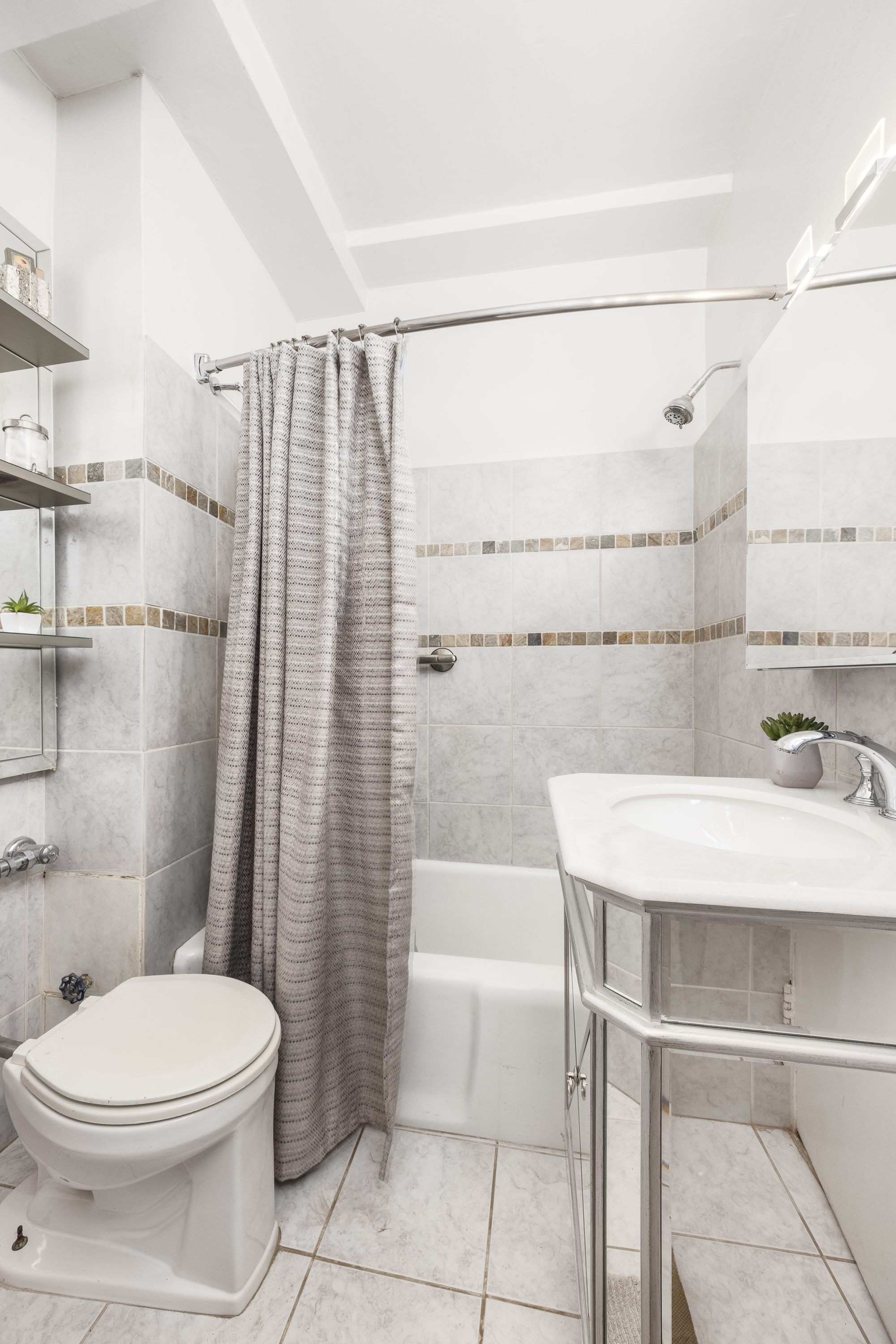 116 West 72nd Street, Unit 11B Manhattan, NY 10023 - Photo 6 of 8