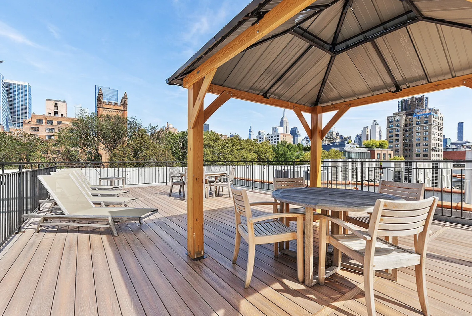 422 West 20th Street, Unit PARLOR H Manhattan, NY 10011 - Photo 15 of 16 a view of a patio on the roof deck