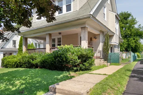 Contact Agent | 410 Oxford Road, Havertown, PA 19083