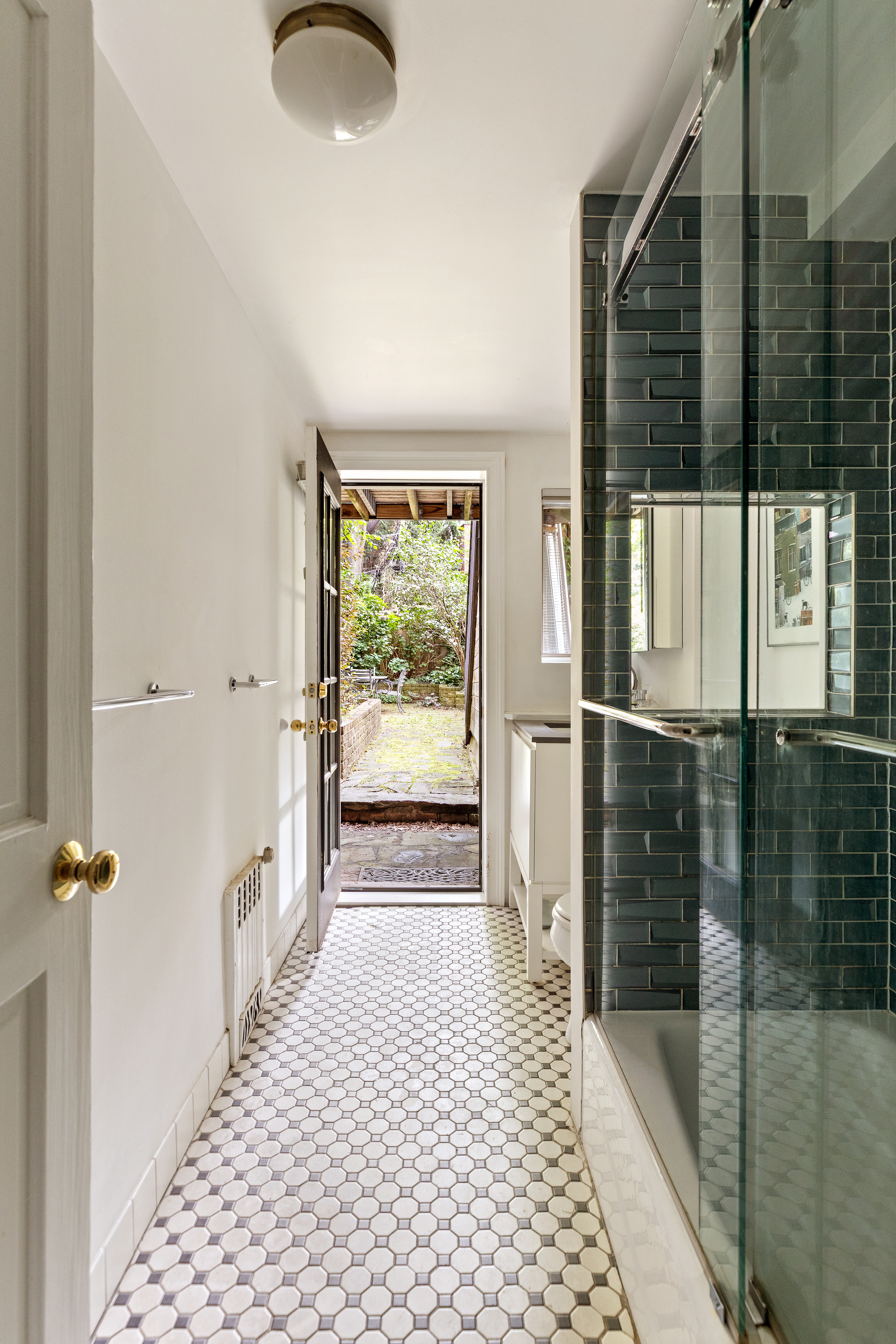 152 Dekalb Avenue Brooklyn, NY 11217 - Photo 25 of 27 a bathroom with a shower