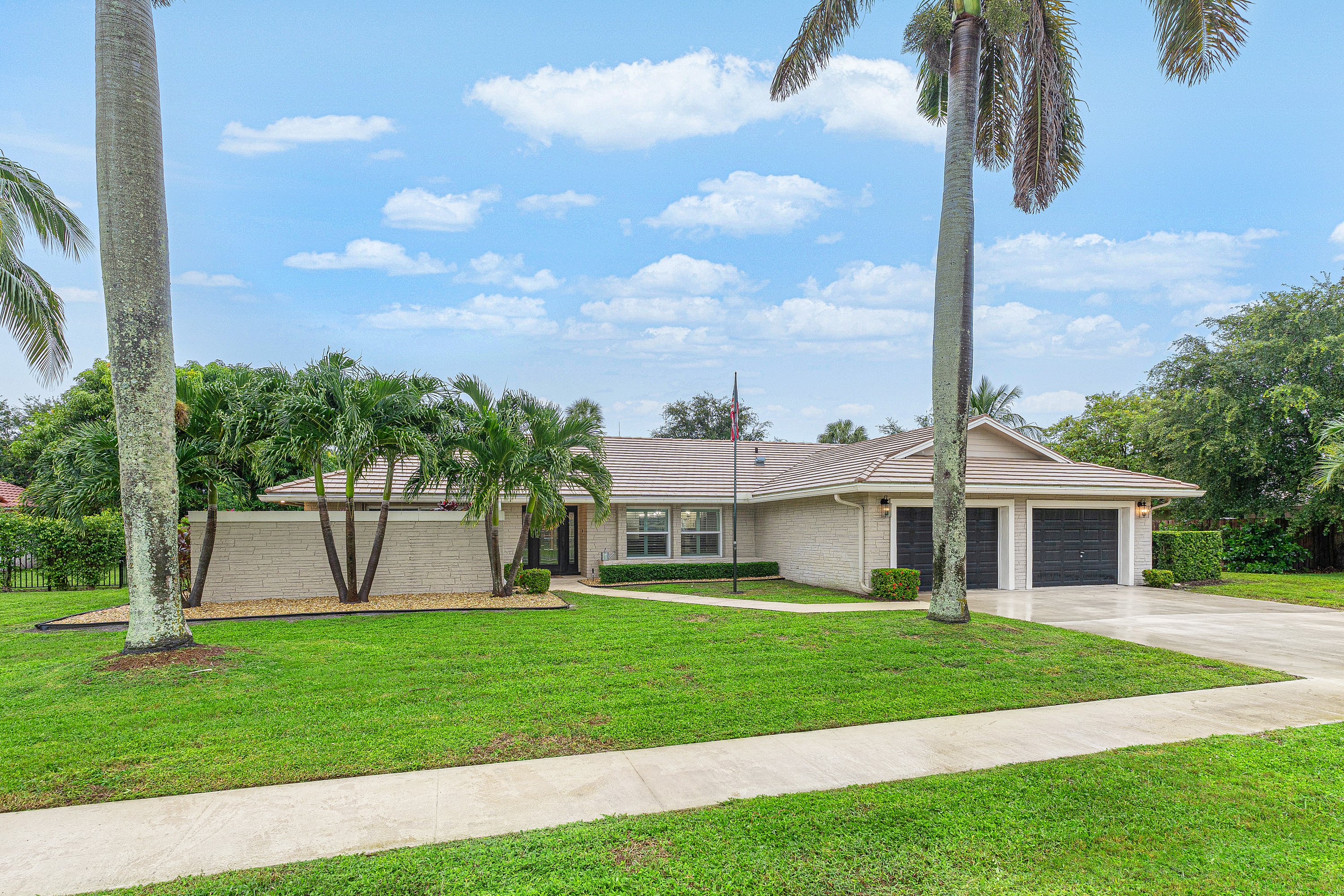 9077 Old Pine Road Boca Raton, FL 33428 - Photo 2 of 40 Gallery Image 2