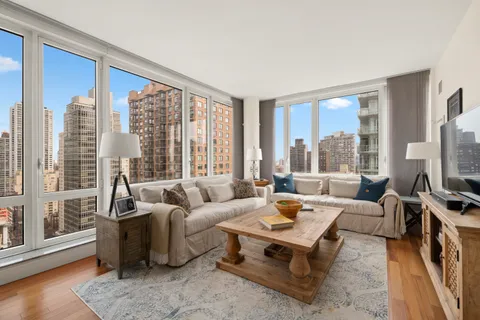 $1,995,000 | 250 East 53rd Street, Unit 2702 | Midtown East