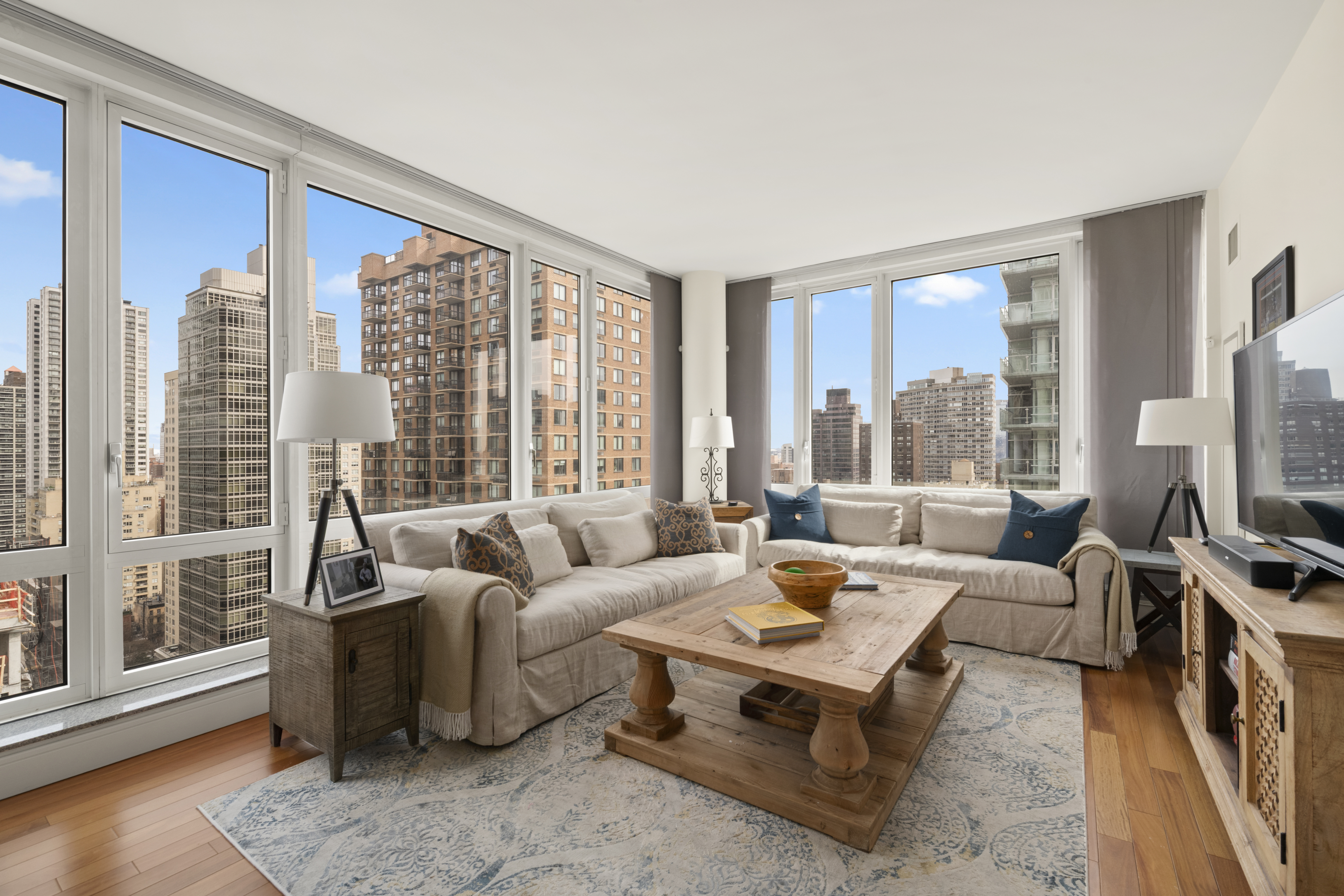 250 East 53rd Street, Unit 2702 Manhattan, NY 10022 - Photo 2 of 15