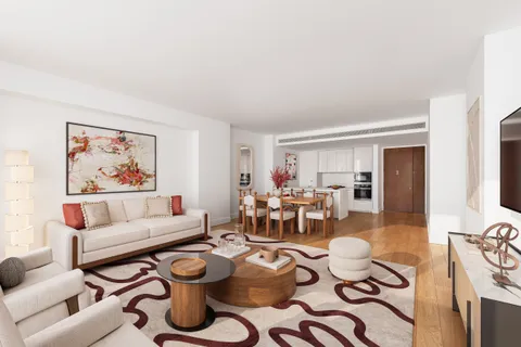 $1,995,000 | 301 East 61st Street, Unit 8B | Lenox Hill