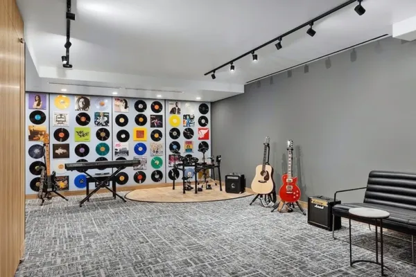 $1,650,000 | 46-30 Center Boulevard, Unit 610 | Long Island City