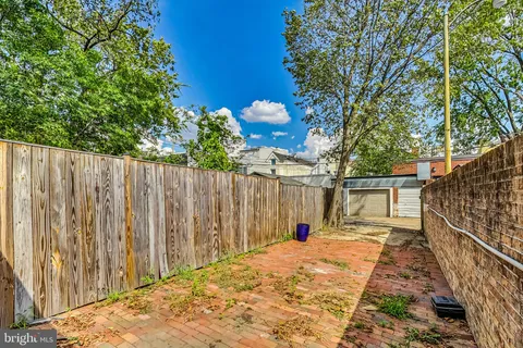 $1,200,000 | 524 10th Street Southeast, Washington, DC 20003