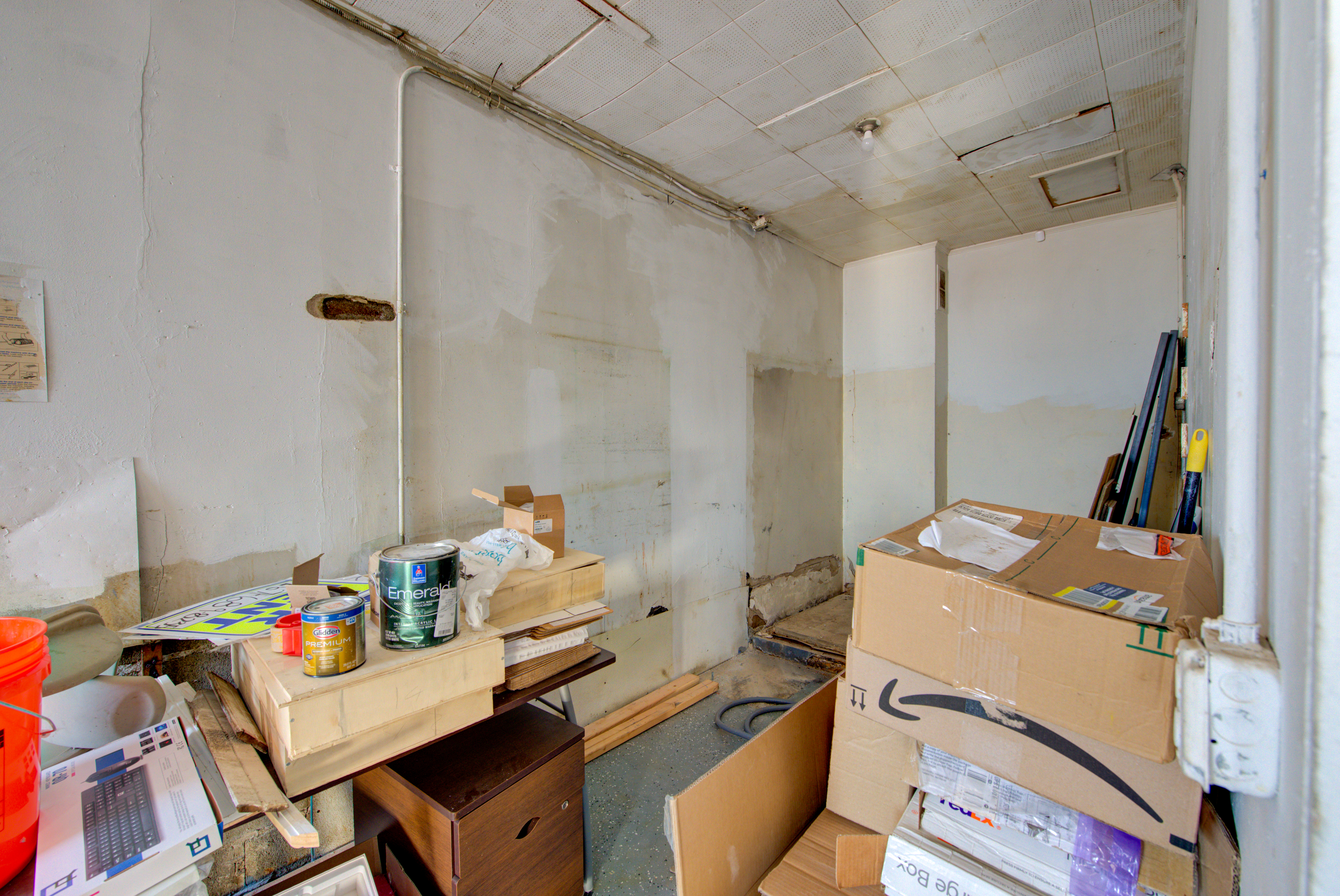 5000 City Avenue Philadelphia, PA 19131 - Photo 19 of 38 a room with furniture and a wooden floor
