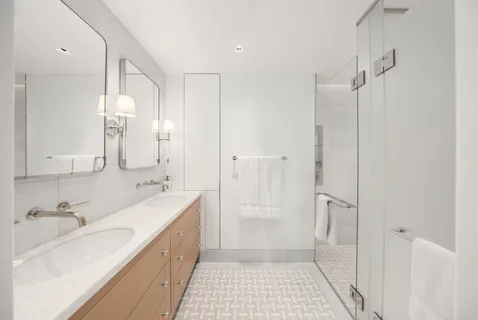 $3,595,000 | 150 East 69th Street, Unit 18S | Lenox Hill