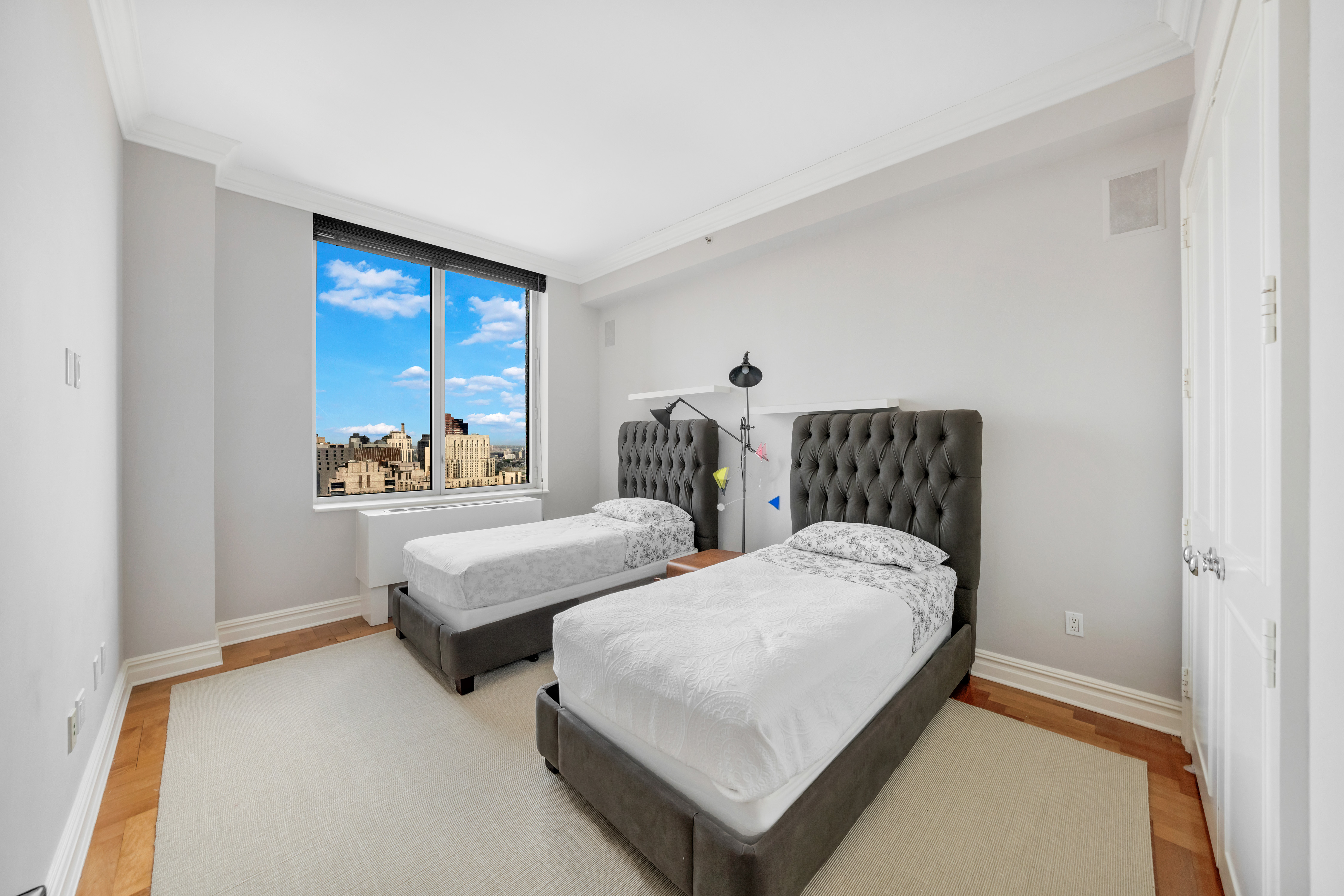 401 East 60th Street, Unit 33C Manhattan, NY 10022 - Photo 10 of 11