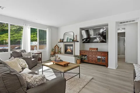 $1,395,000 | 475 Taylor Drive, Oceanside, CA 92056