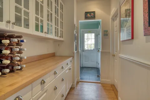 $3,000,000 | 19 Horseshoe Drive, East Hampton, NY 11937