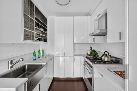 $1,350,000 | 60 Riverside Boulevard, Unit 1810 | Upper West Side