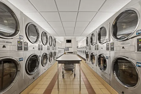 $529,000 | 20 West Street, Unit 41D | Financial District