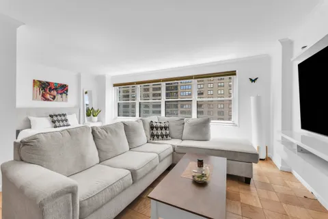 $635,000 | 150 West End Avenue, Unit 10P | Upper West Side
