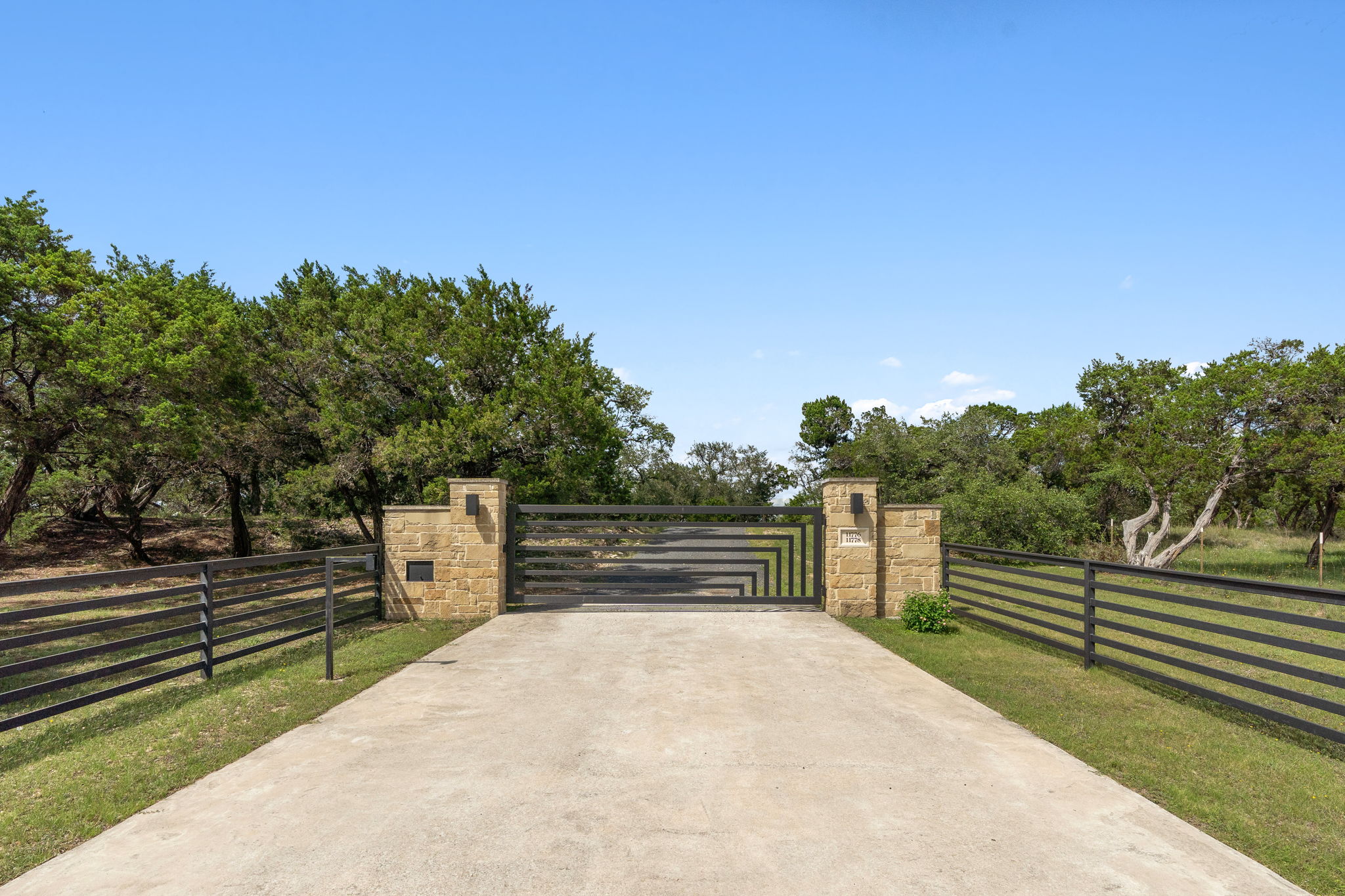 11778 Rim Rock Trail Austin, TX 78737 - Photo 5 of 40 Gallery Image 5