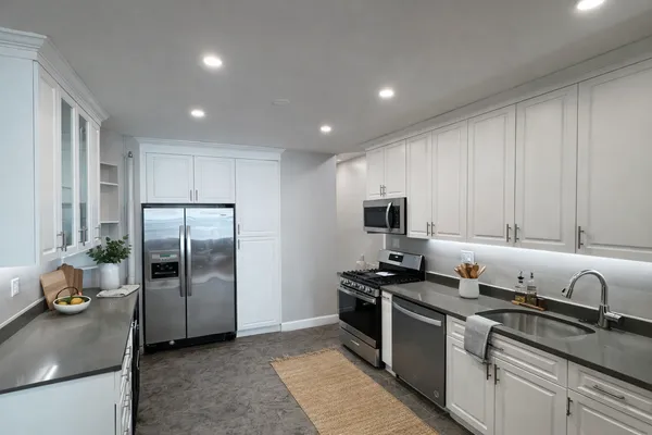 $750,000 | 323 West 43rd Street, Unit 5R | Hell's Kitchen