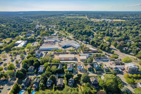 $24,750,000 | 3 Railroad Avenue, East Hampton, NY 11937