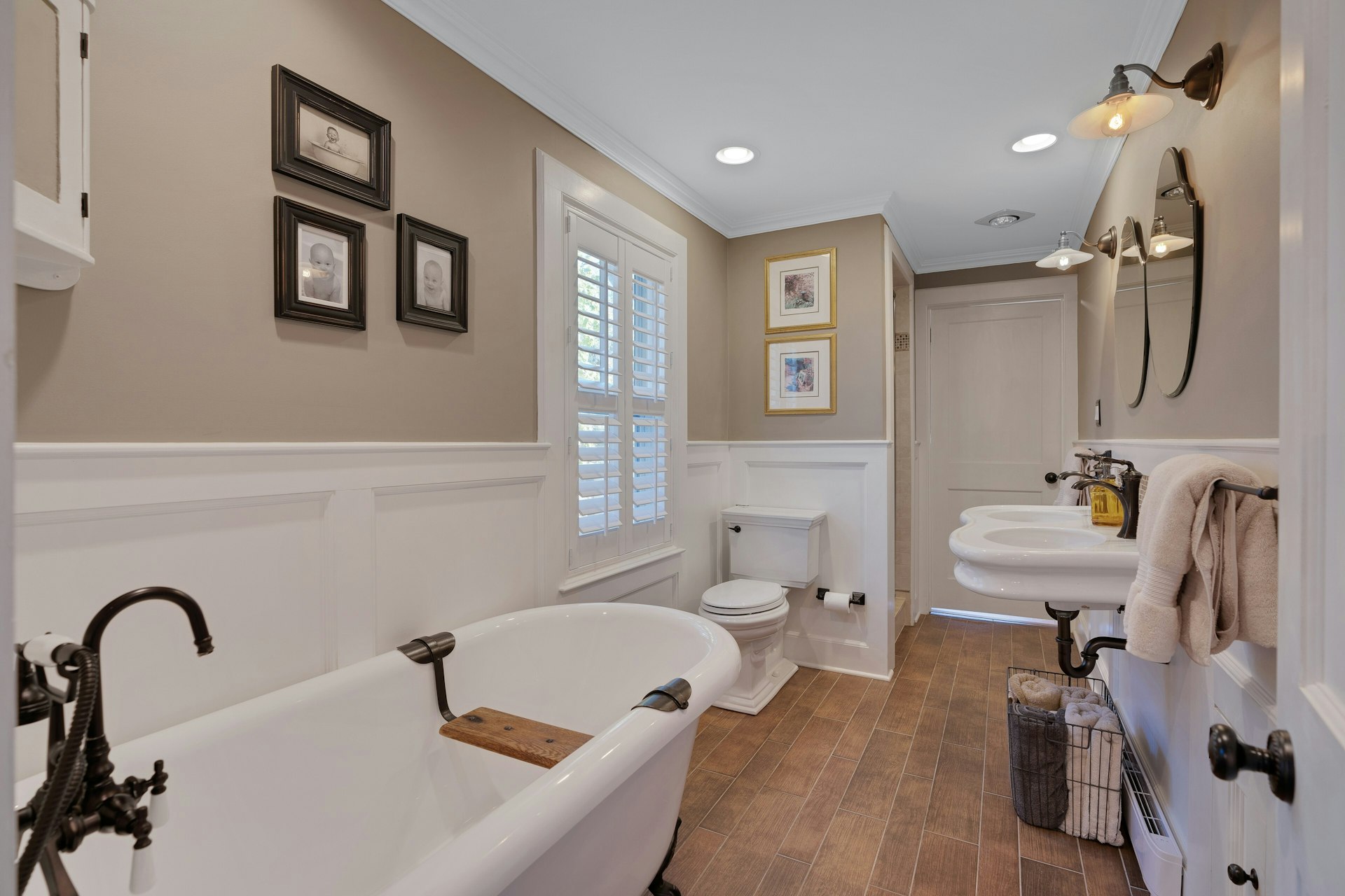 29 Evergreen Lane Watchung, NJ 07069 - Photo 34 of 54 a bathroom with a sink a toilet and a bathtub