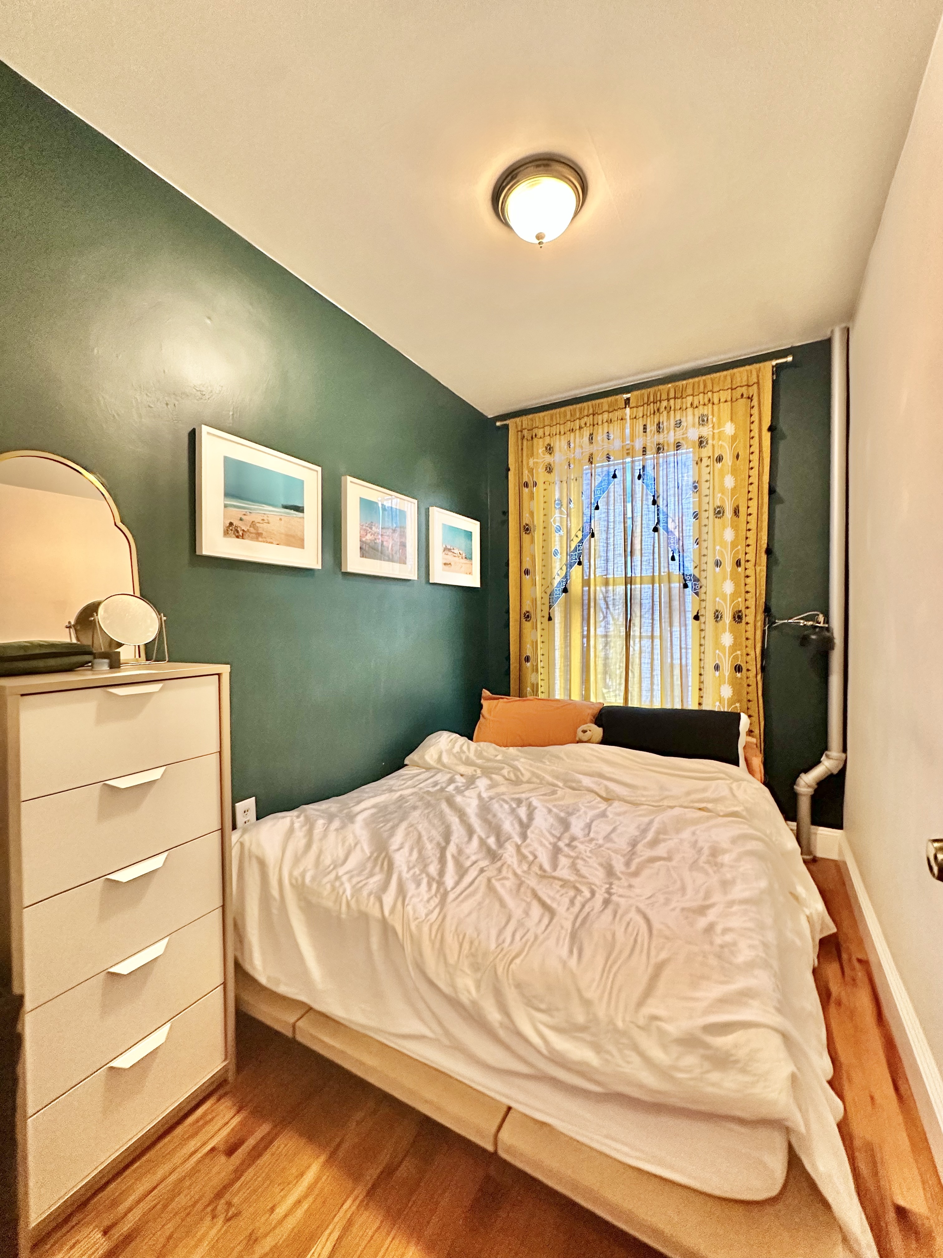 85 Bergen Street, Unit B1 Brooklyn, NY 11201 - Photo 7 of 9 a bedroom with a bed and a window