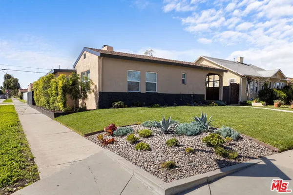 $1,078,000 | 2400 West 74th Street, Los Angeles, CA 90043