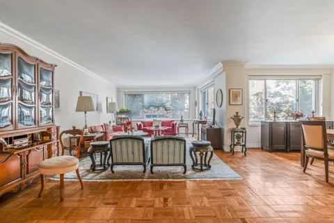 $1,550,000 | 30 East 65th Street, Unit 3B | Lenox Hill
