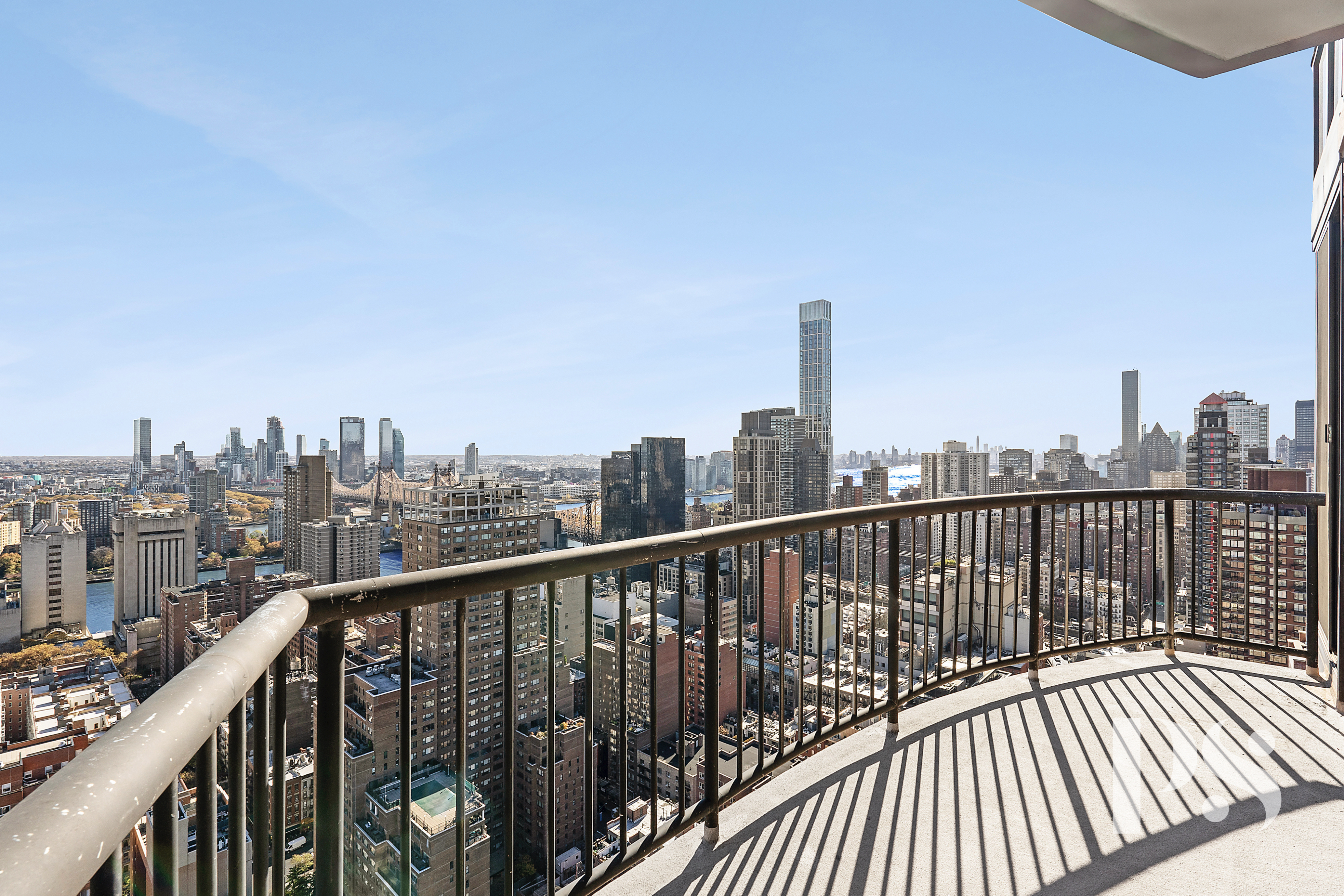304 East 65th Street, Unit 39C Manhattan, NY 10065 - Photo 8 of 10 a view of city from a roof deck