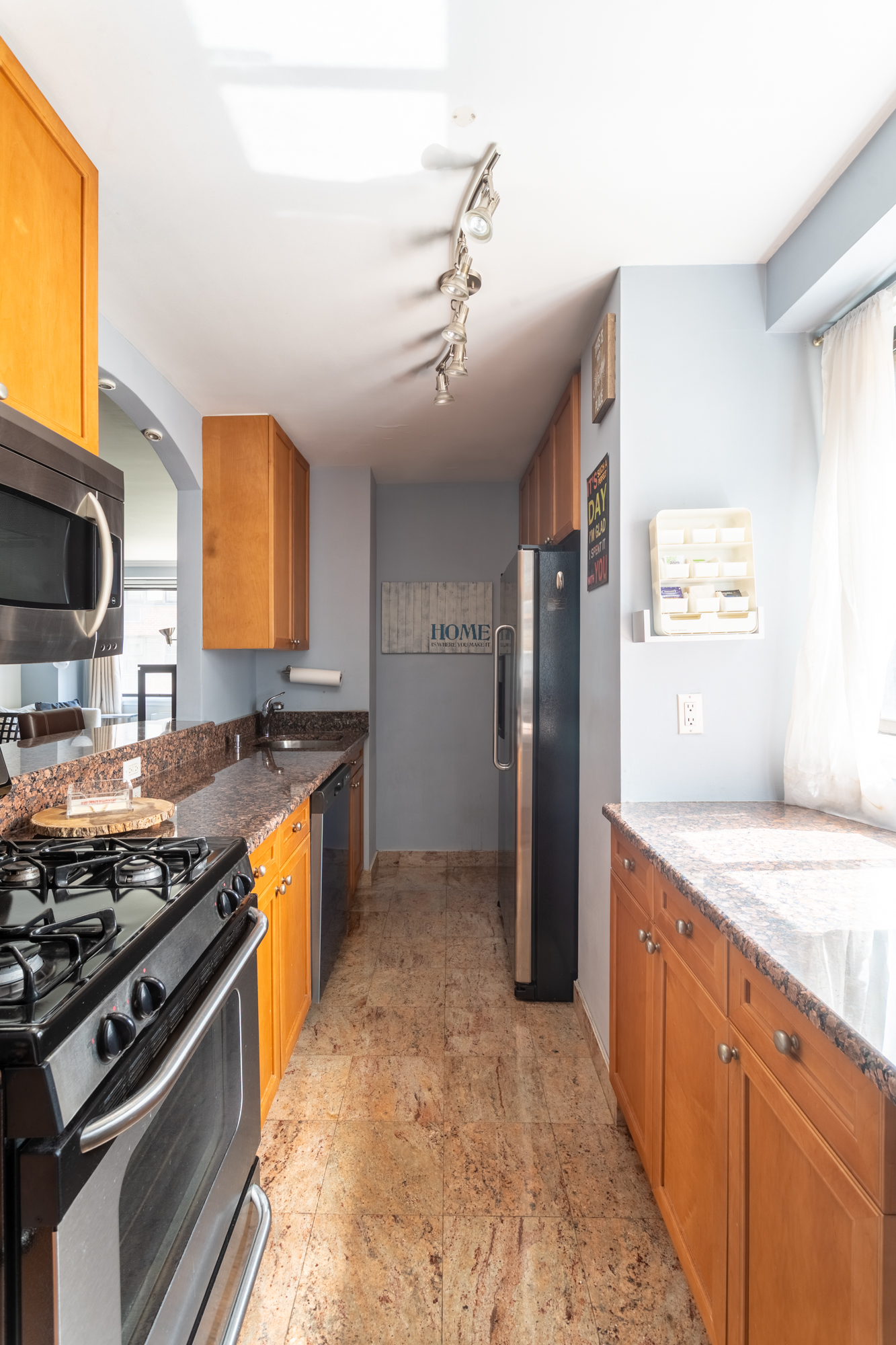 345 East 73rd Street, Unit 2B Manhattan, NY 10021 - Photo 5 of 12