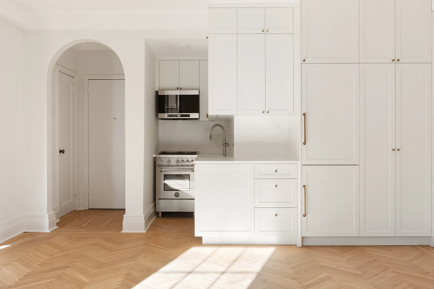 $1,195,000 | 23 East 74th Street, Unit 10A | Lenox Hill