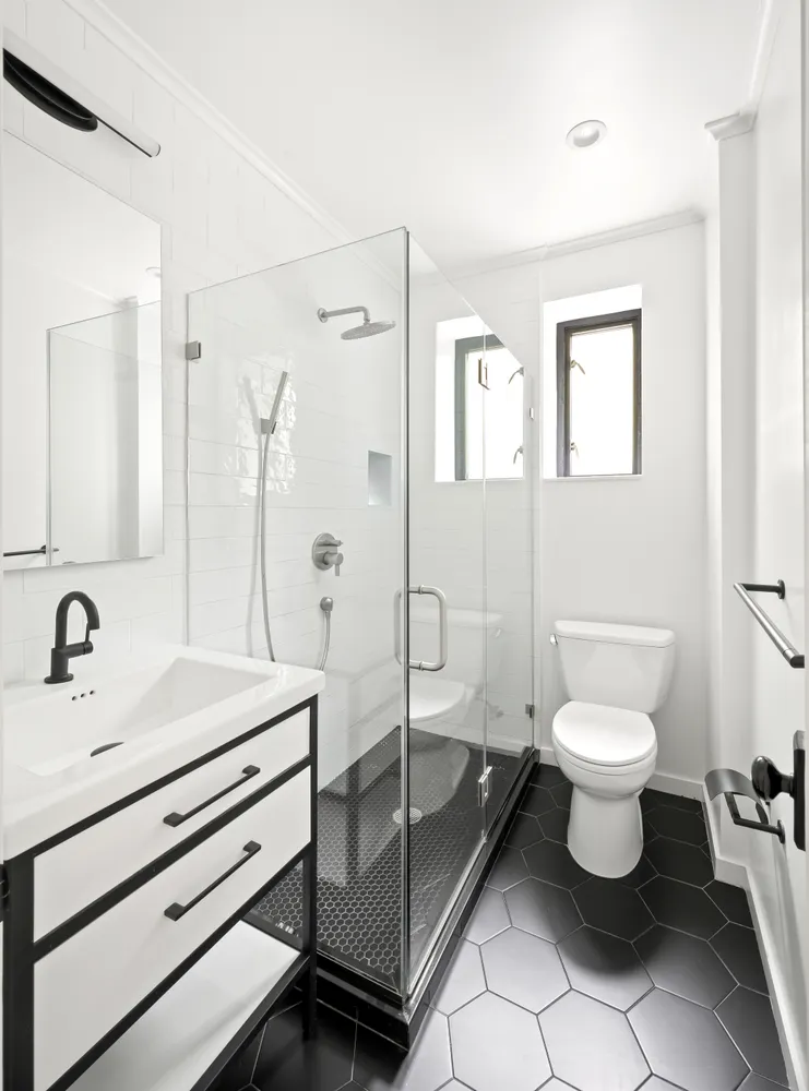 $895,000 | 210 6th Avenue, Unit 3G | SoHo