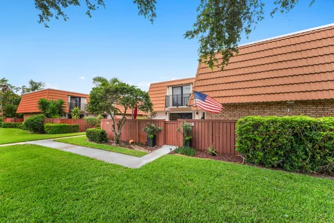 $425,000 | 2818 Waterford Drive North, Deerfield Beach, FL 33442
