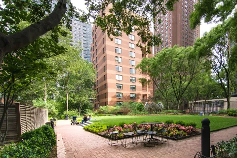 $1,350,000 | 200 East 94th Street, Unit 2911 | Upper East Side