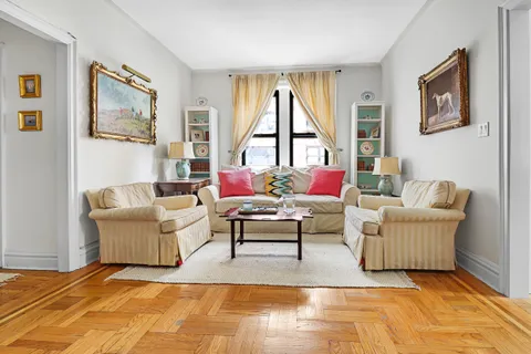$599,000 | 230 East 71st Street, Unit 2B | Lenox Hill