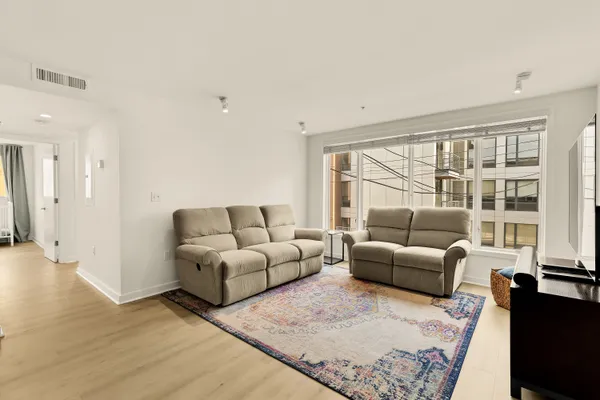 $500,000 | 1423 Newton Street Northwest, Unit 204, Washington, DC 20010