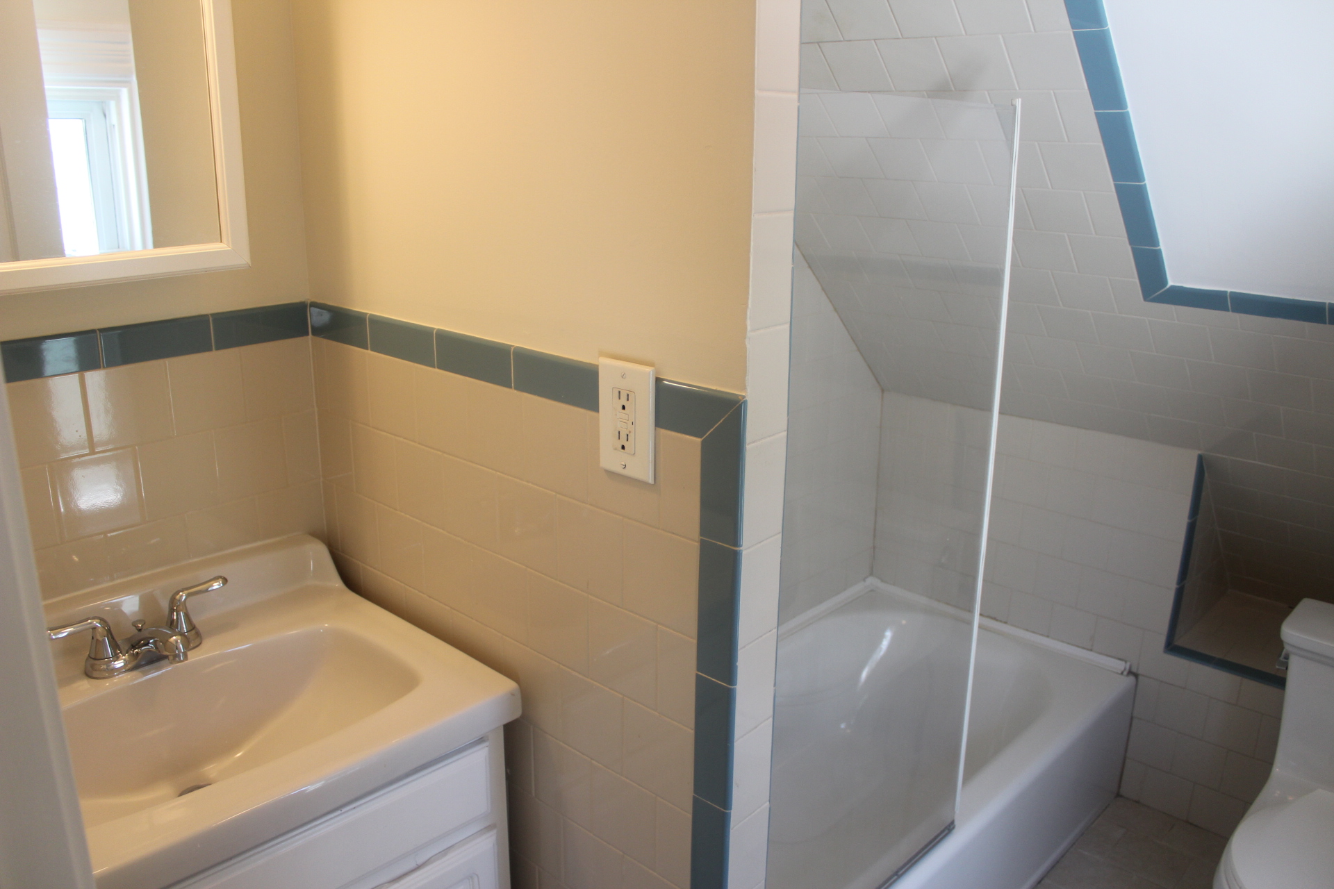 310 East 4th Street, Unit 2 Brooklyn, NY 11218 - Photo 6 of 11 a bathroom with a sink and a tub