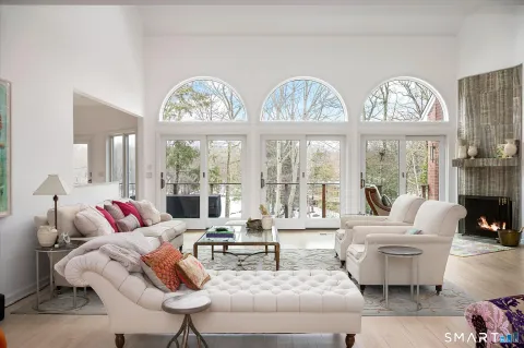 $2,495,000 | 215 South Lake Drive, Stamford, CT 06903