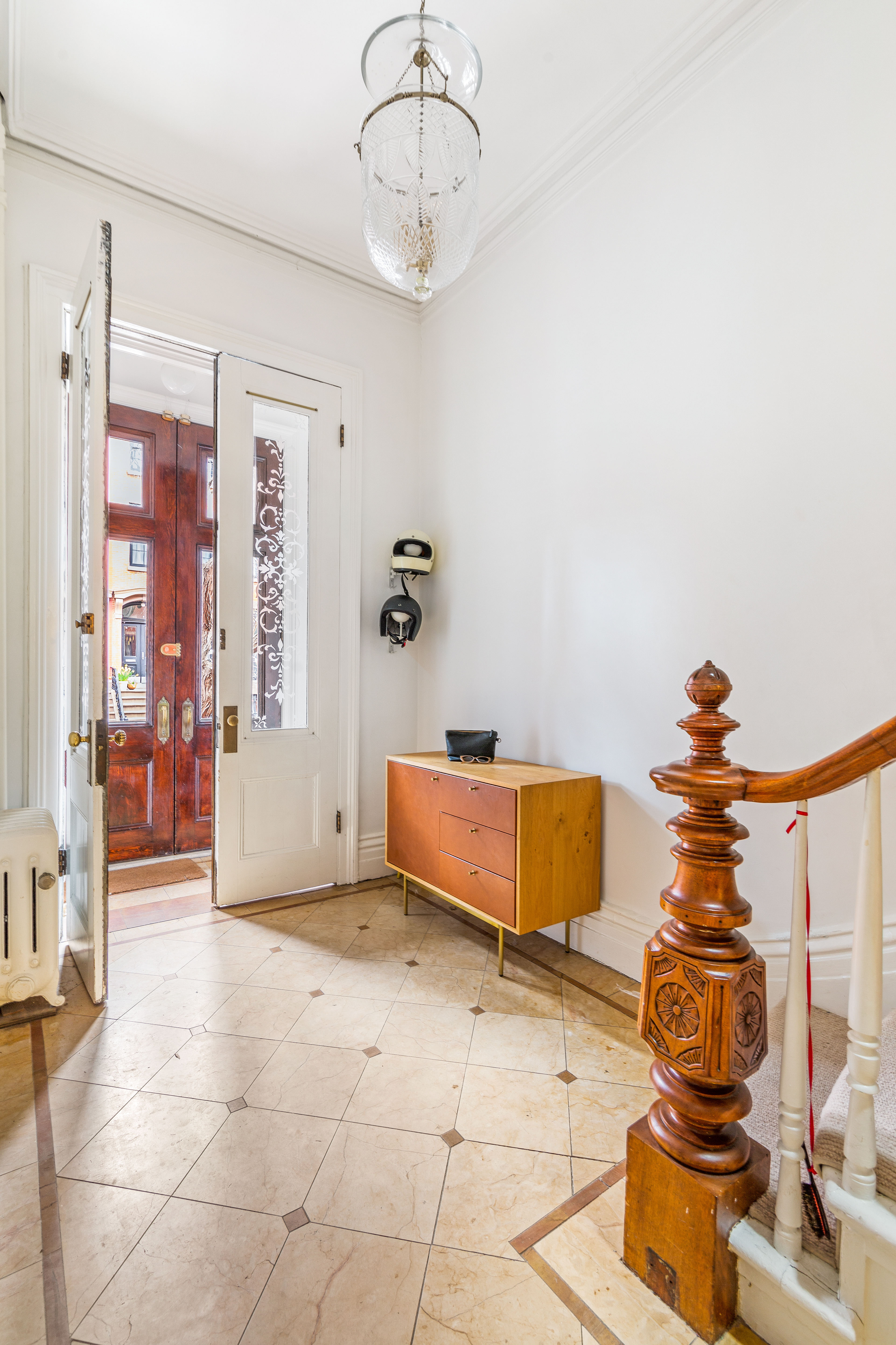 176 Warren Street Brooklyn, NY 11201 - Photo 4 of 13 a room with gym equipment