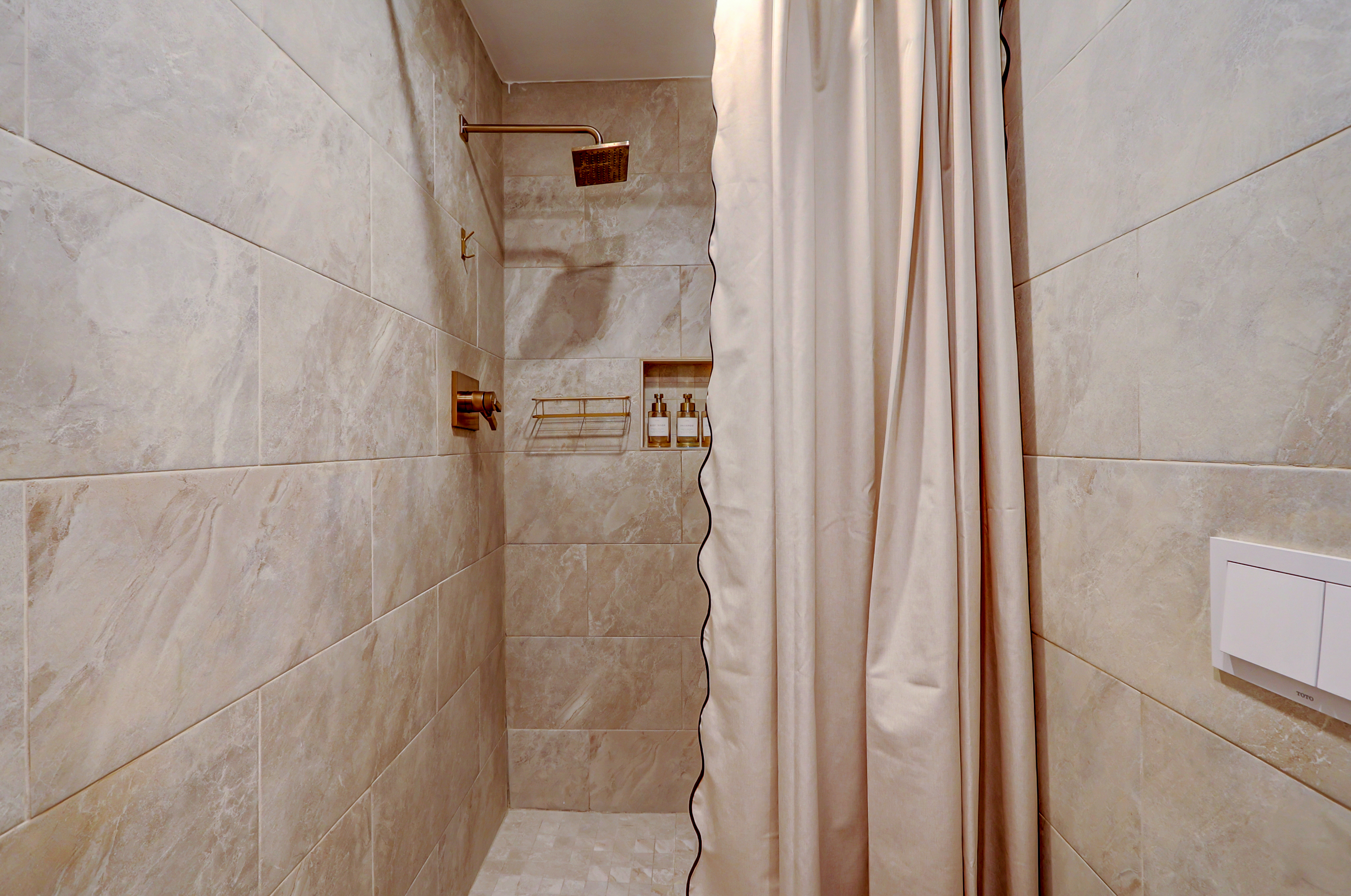 1003 P Street Northwest Washington, DC 20001 - Photo 9 of 34 a bathroom with a shower