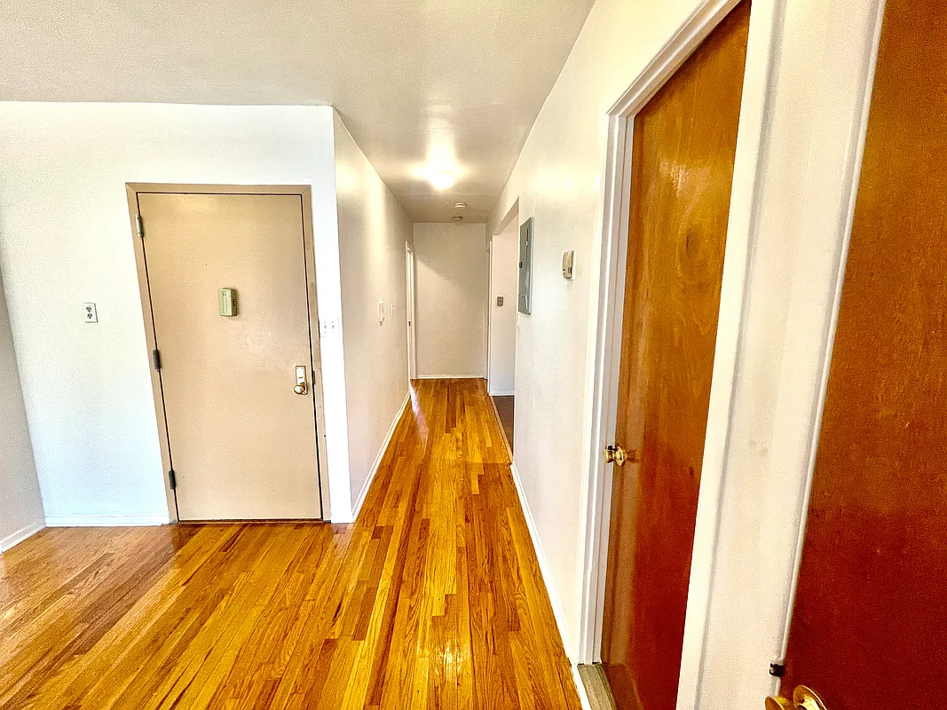 25-92 36th Street, Unit 2 Queens, NY 11103 - Photo 4 of 7 a view of a bathroom with a tub