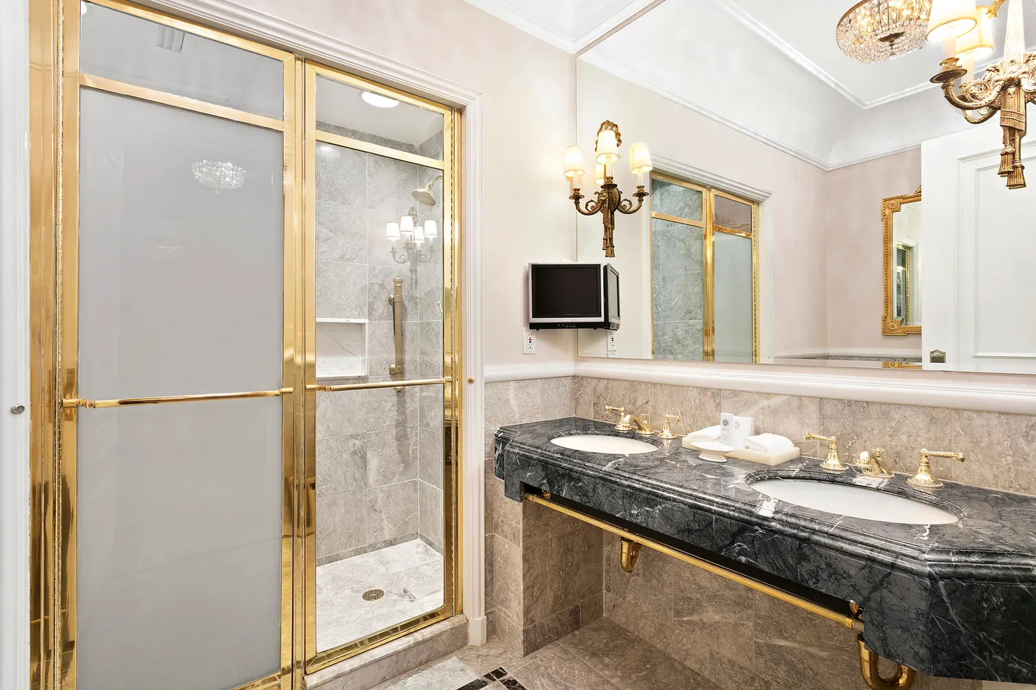 $3,995,000 | 2 East 55th Street, Unit 1116 | Midtown East