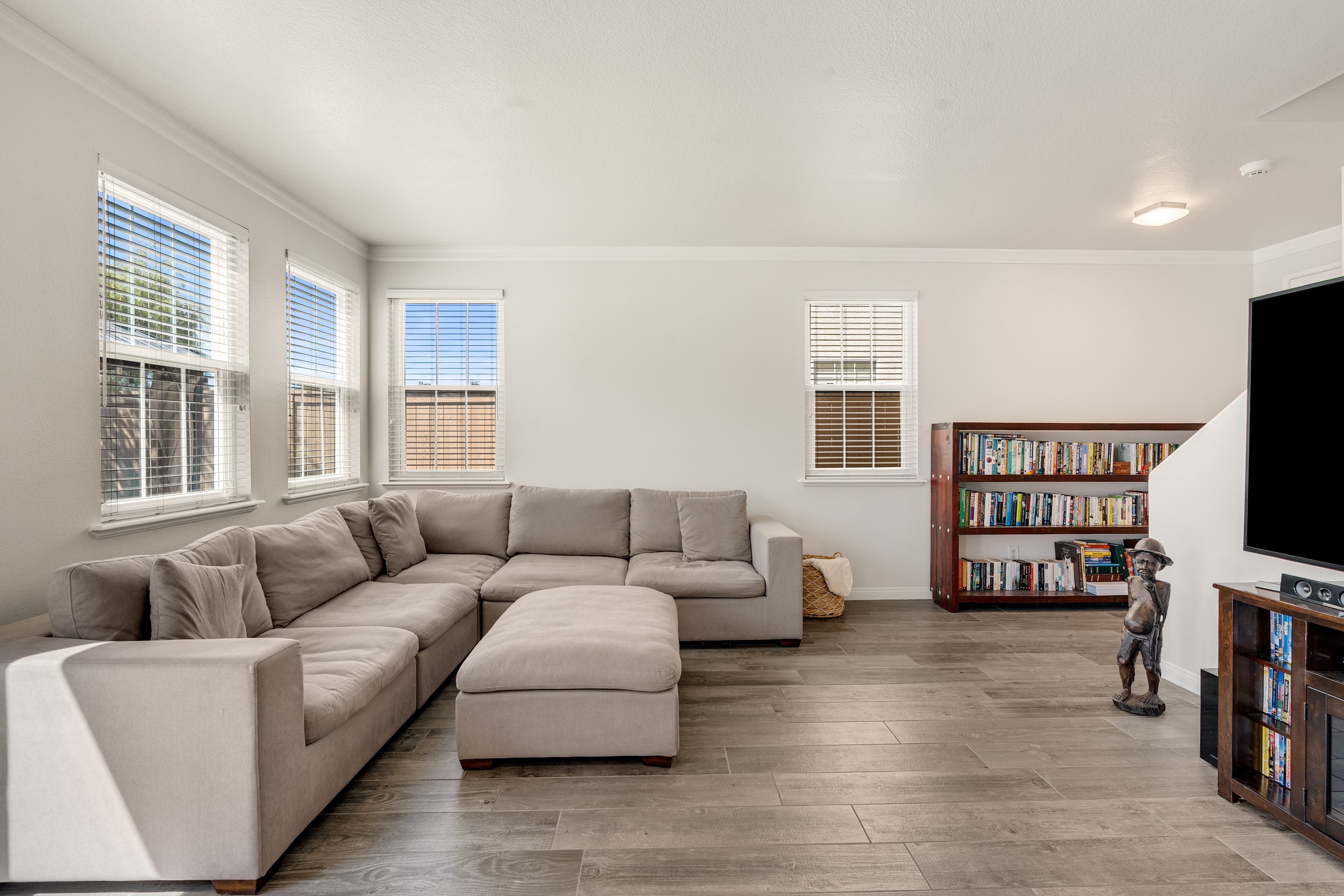 146 Adelia Way Oceanside, CA 92057 - Photo 4 of 37