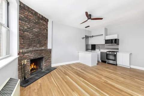 $895,000 | 459 Hudson Street, Unit 2A | West Village