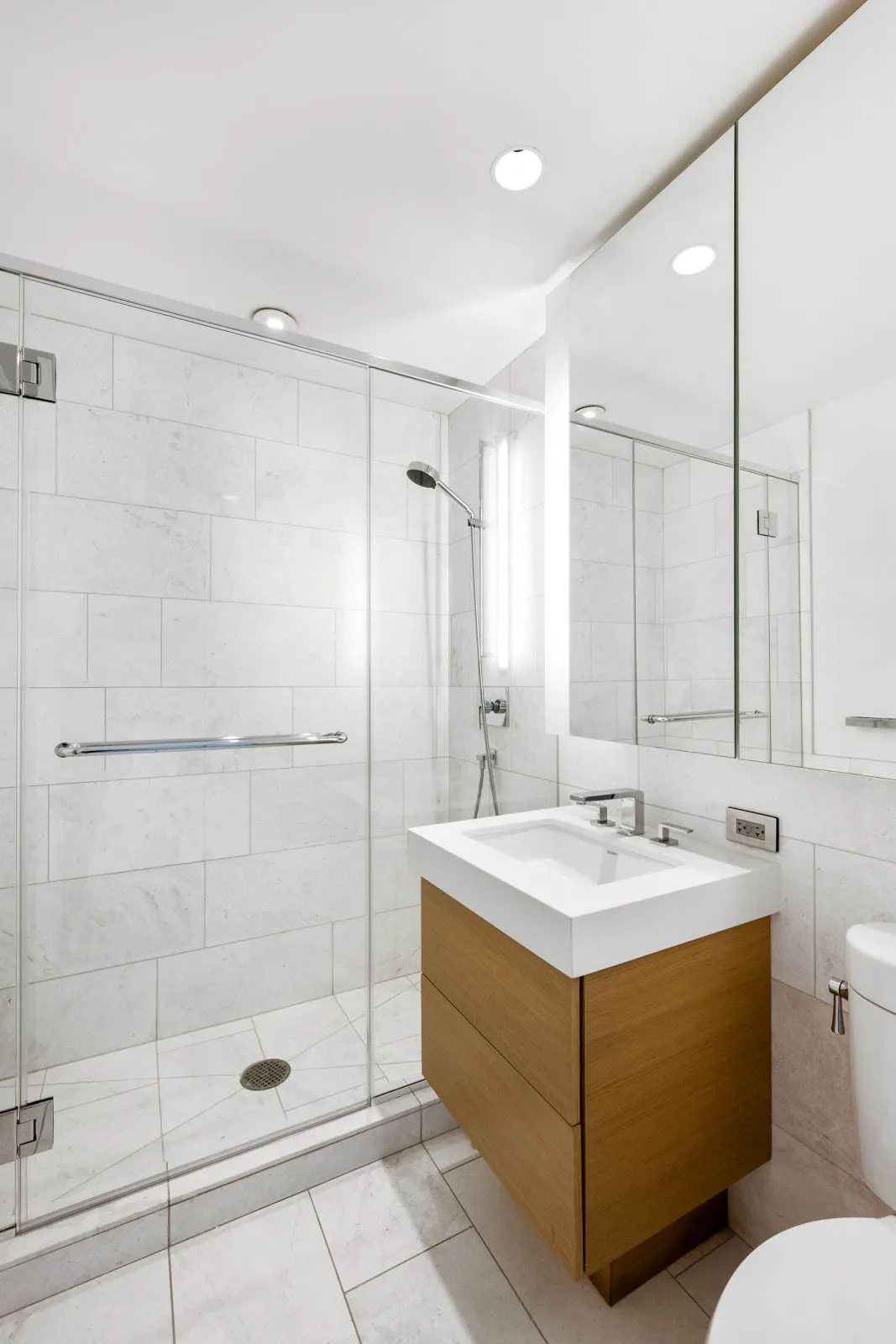 8 Spruce Street, Unit Undisclosed Manhattan, NY 10038 - Photo 8 of 17 Gallery Image 8