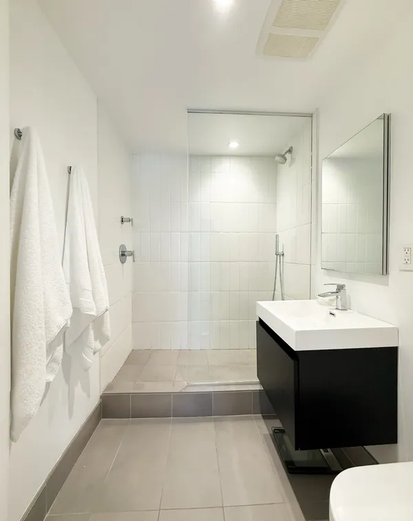 $575,000 | 25-40 Shore Boulevard, Unit 3P | Astoria