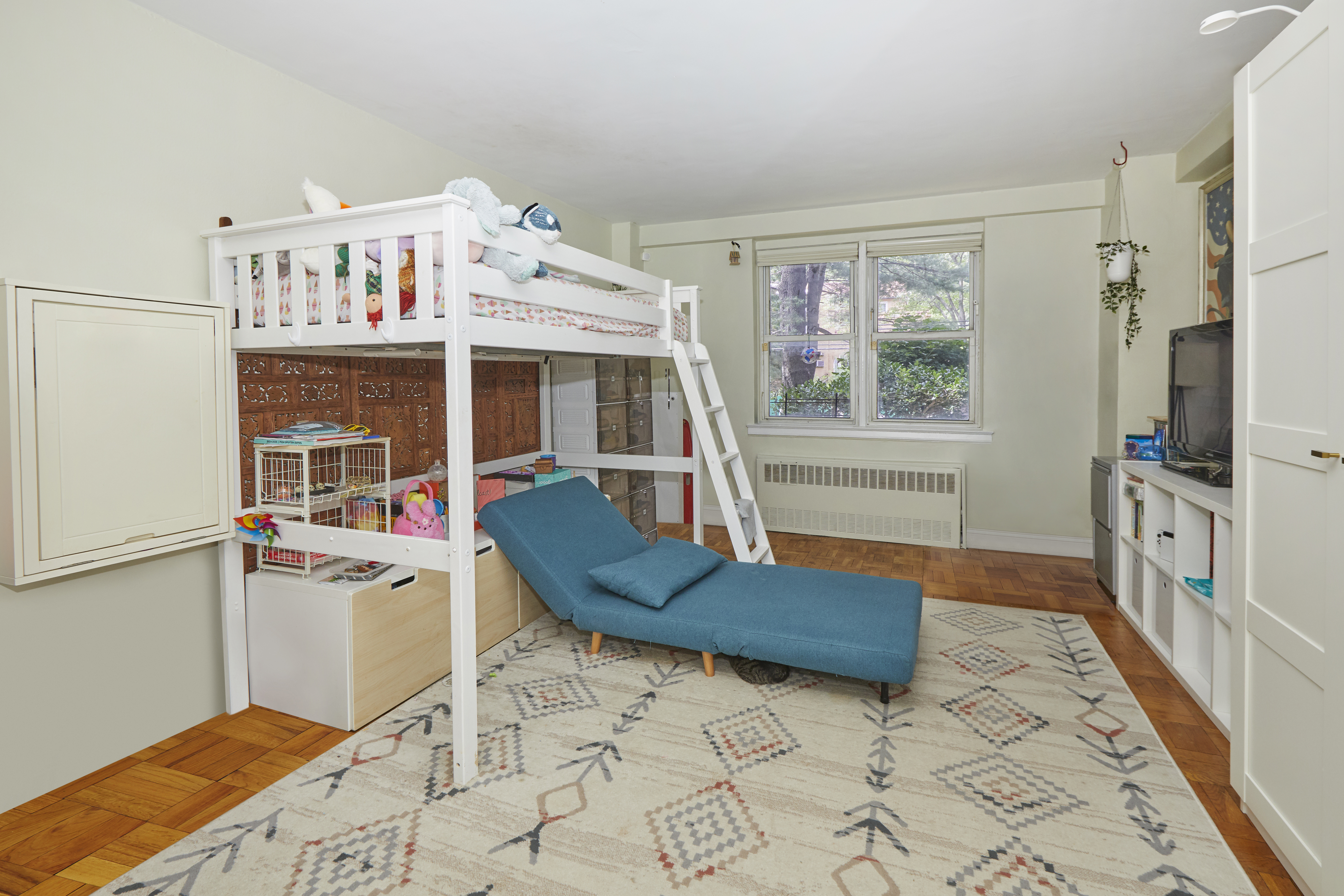 3135 Johnson Avenue, Unit 5D Bronx, NY 10463 - Photo 3 of 7 a living room with furniture and a baby crib