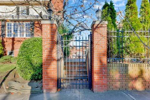 $2,000,000 | 142-15 Newport Avenue | Neponsit