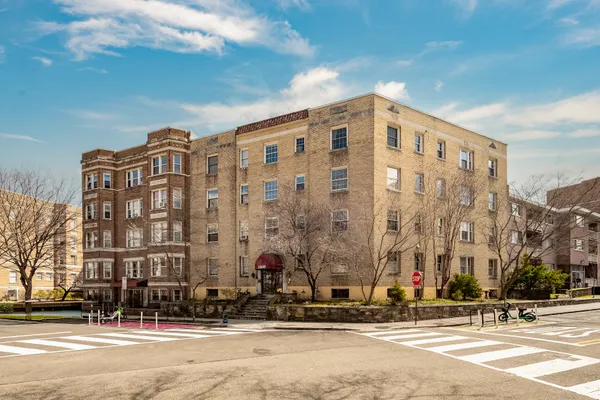 $221,500 | 1860 Clydesdale Place Northwest, Unit Undisclosed, Washington, DC 20009