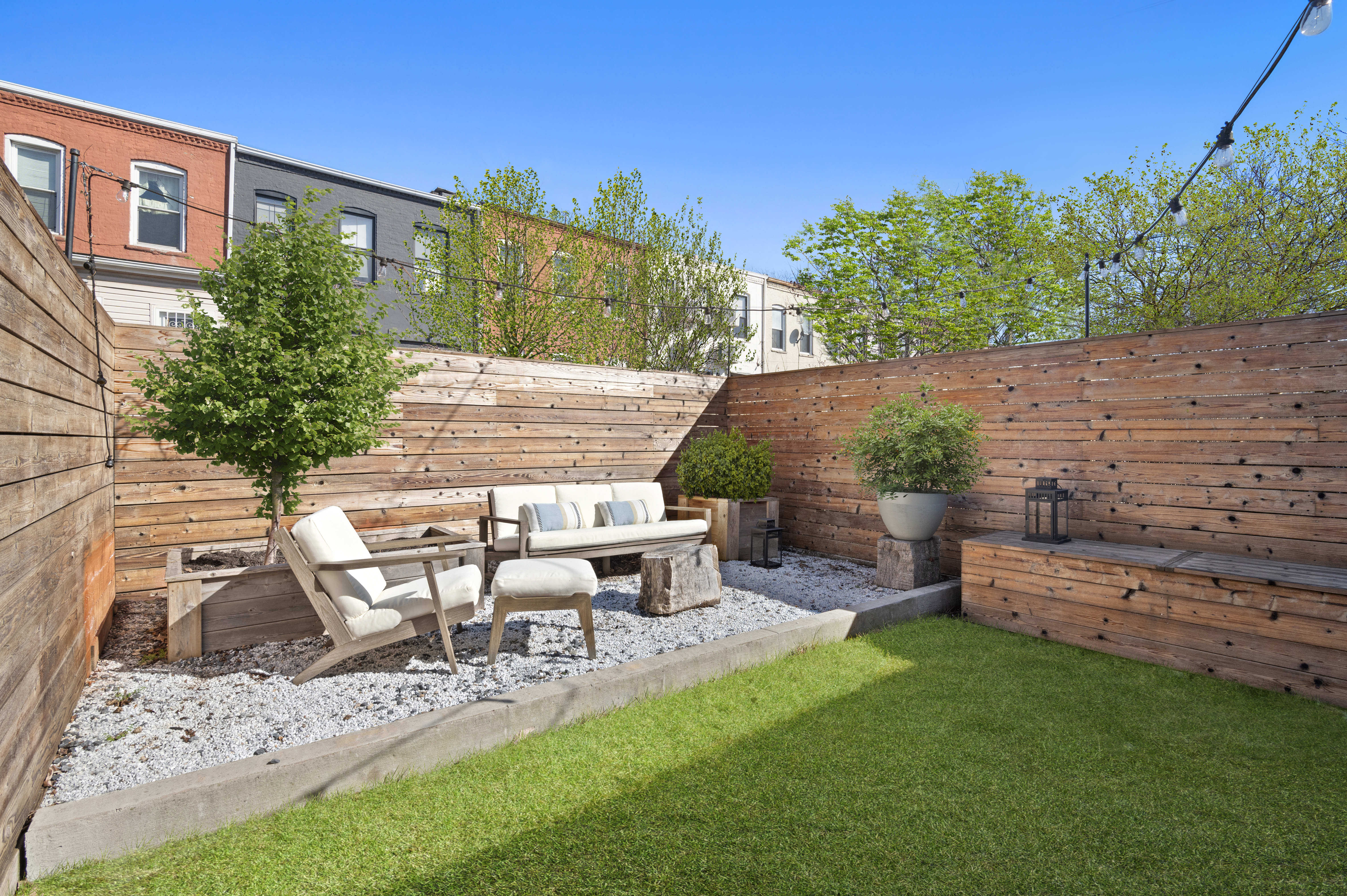 185 East 31st Street Brooklyn, NY 11226 - Photo 14 of 23 a view of a backyard with sitting area