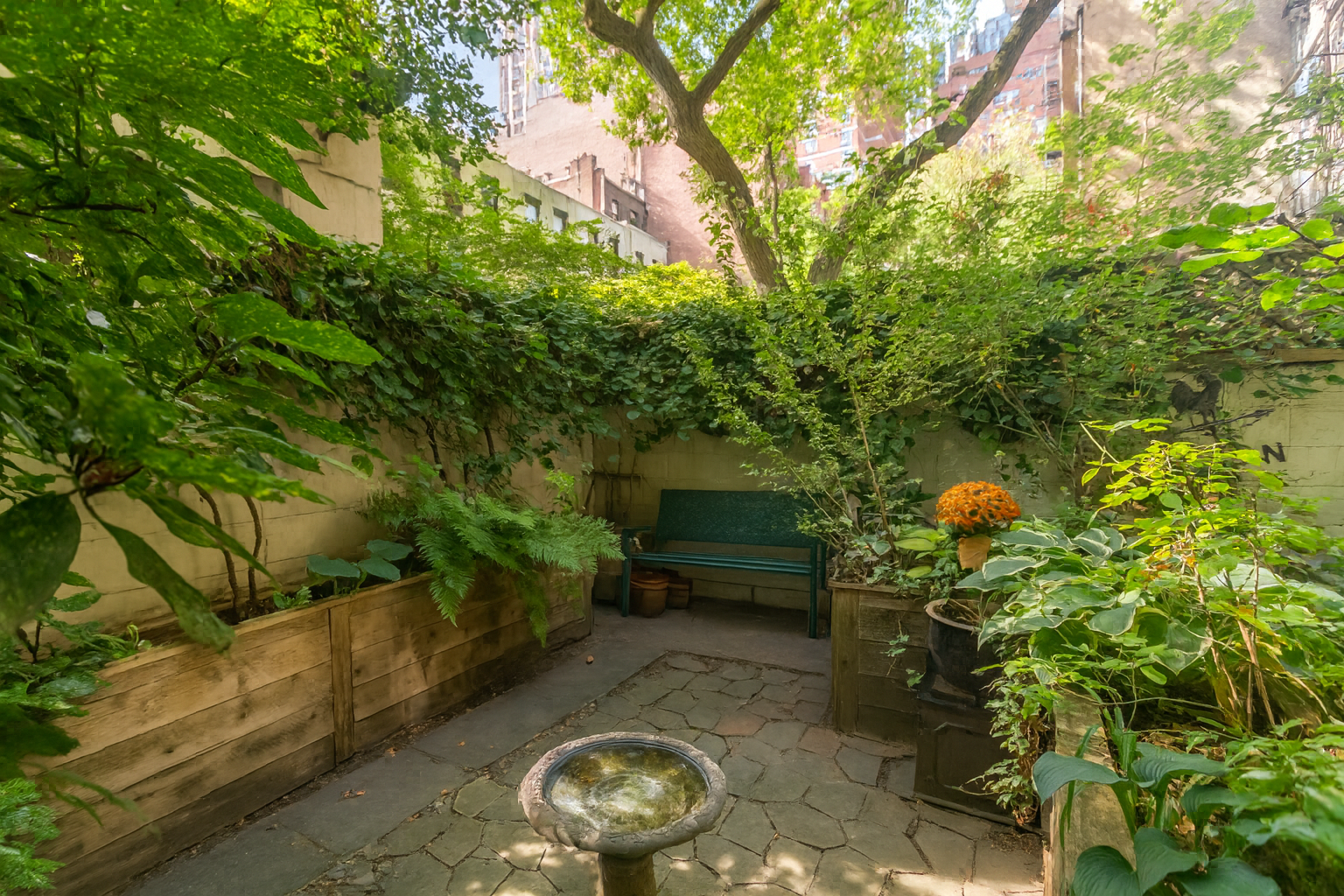 432 East 85th Street, Unit 1R Manhattan, NY 10028 - Photo 11 of 14 a backyard of a house with lots of green space